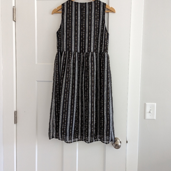Knee Length Piper and Scoot Dress Size Small - Picture 3 of 4
